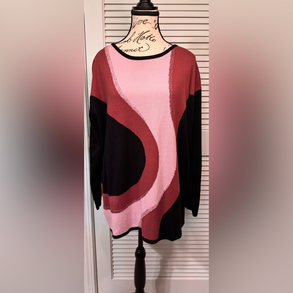 Jenny Vintage Black and Pink Crew Neck Sweater with Artistic Color Blocking